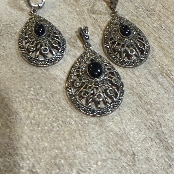 Elegant Black Onyx and Silver Teardrop Jewelry Set - Picture 6 of 10